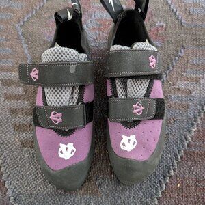 Elektra climbing shoes, 7.5